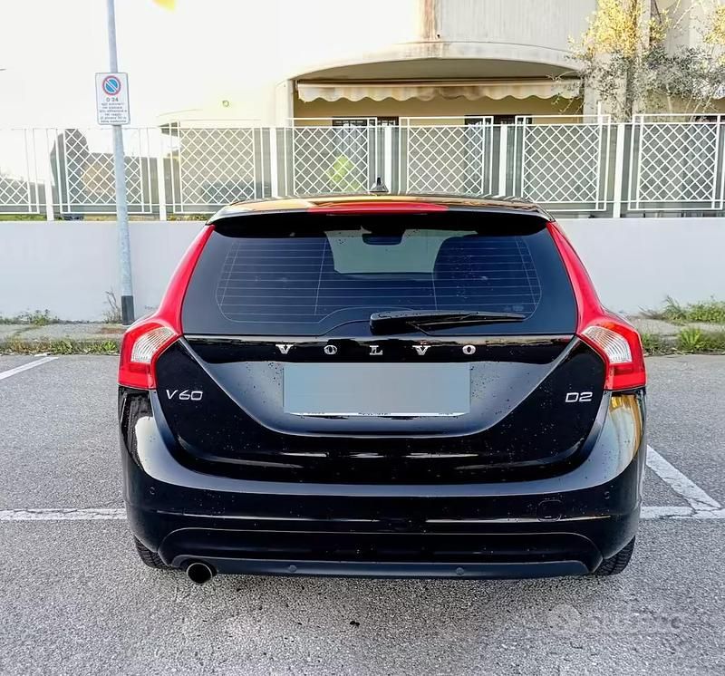 Usata Volvo V60 115 CV (84 kW) 2016 Nero Station wagon