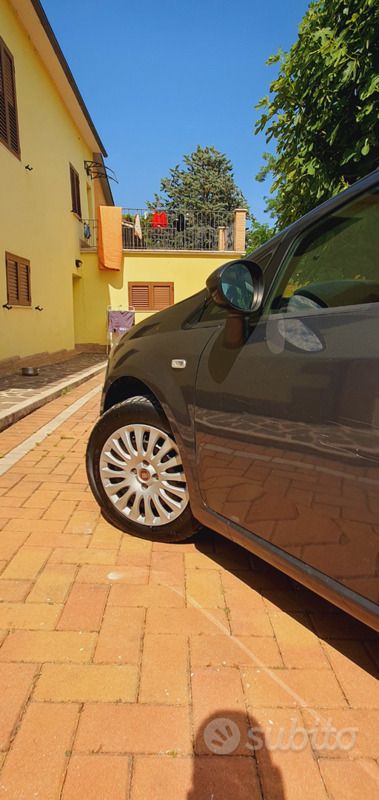 Usata Fiat Punto Evo Dynamic 65 CV (47 kW) 2010 Grigio Utilitaria