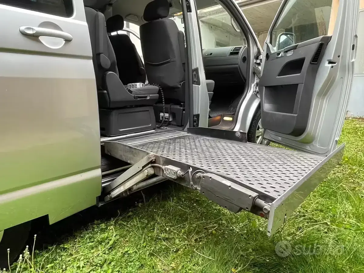 Usata VW Multivan 131 CV (96 kW) 2009 Grigio Monovolume