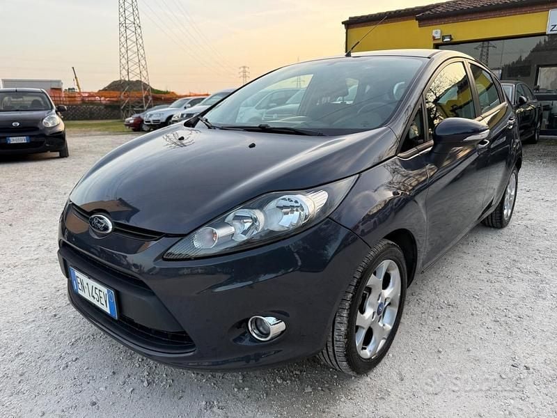 Usata Ford Fiesta 60 CV (44 kW) 2012 Giallo Utilitaria