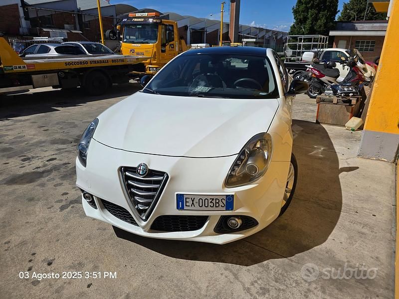 Usata Alfa Romeo Giulietta Distinctive 120 CV (88 kW) 2014 Bianco Utilitaria