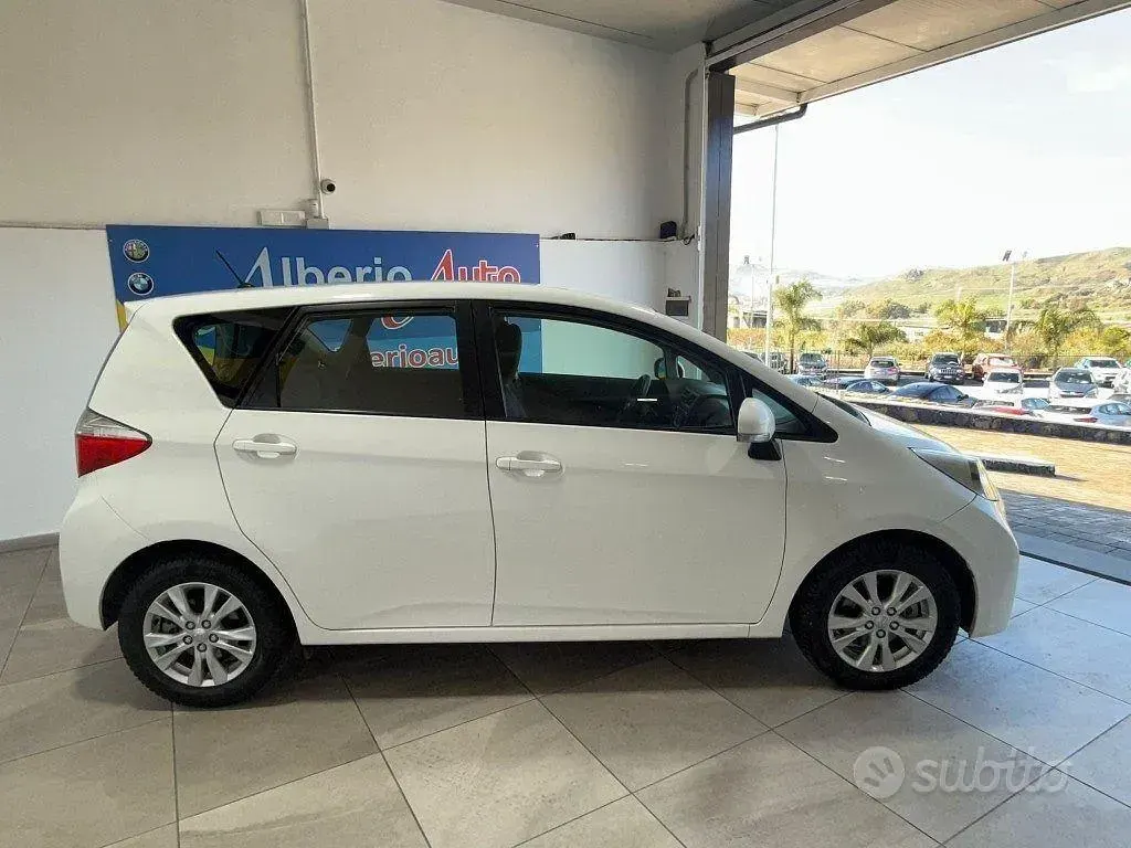 Usata Toyota Verso-S Active 90 CV (66 kW) 2012 Bianco Monovolume