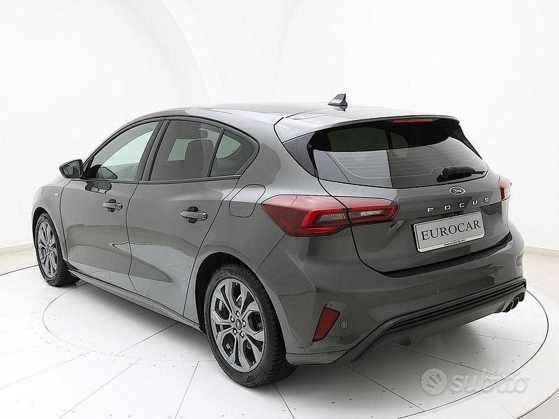 Usata Ford Focus ST-Line 120 CV (88 kW) 2023 Grigio Berlina