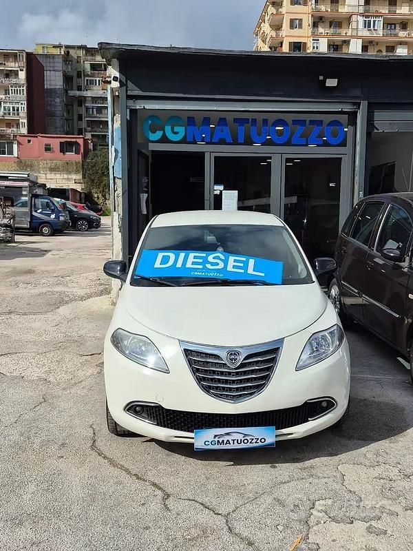 Usata Lancia Ypsilon S 95 CV (69 kW) 2012 Bianco Utilitaria
