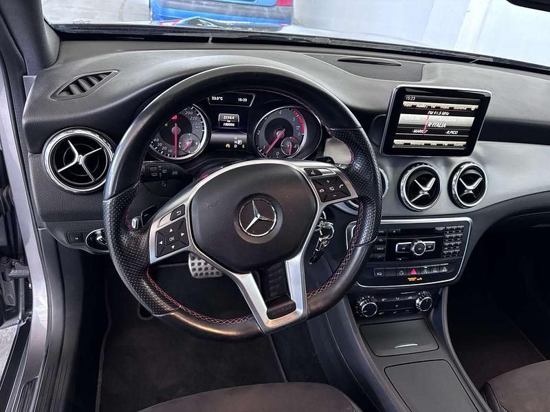 Gebraucht Mercedes GLA220 Premium 170 PS (125 kW) 2015 Grau SUV