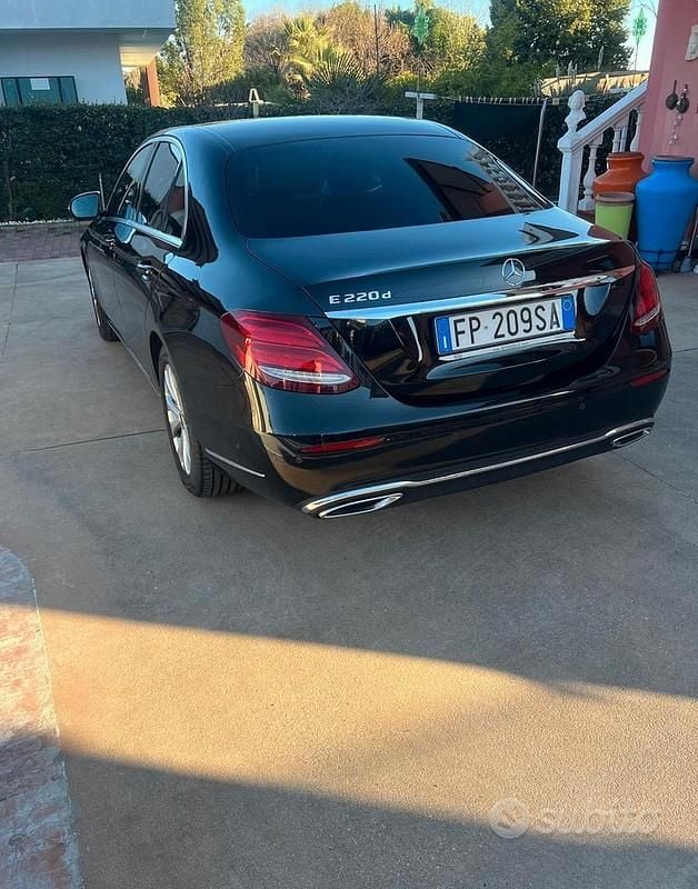 Usata Mercedes E220 Premium 194 CV (142 kW) 2018 Nero Station wagon