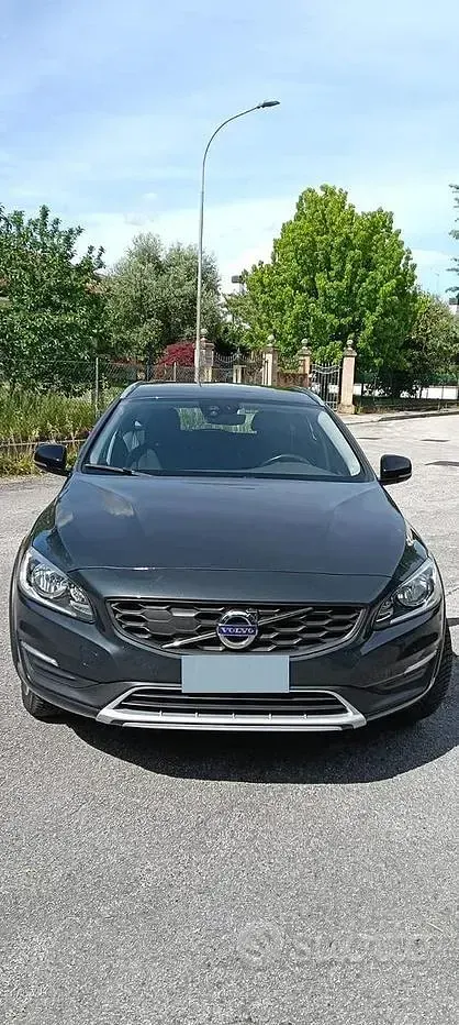 Usata Volvo V60 CC Business Edition 150 CV (110 kW) 2017 Grigio Station wagon