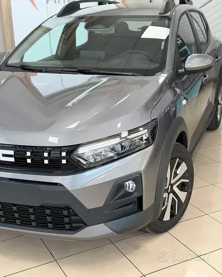 Nuova Dacia Sandero Stepway 101 CV (74 kW) 2026 Grigio Berlina