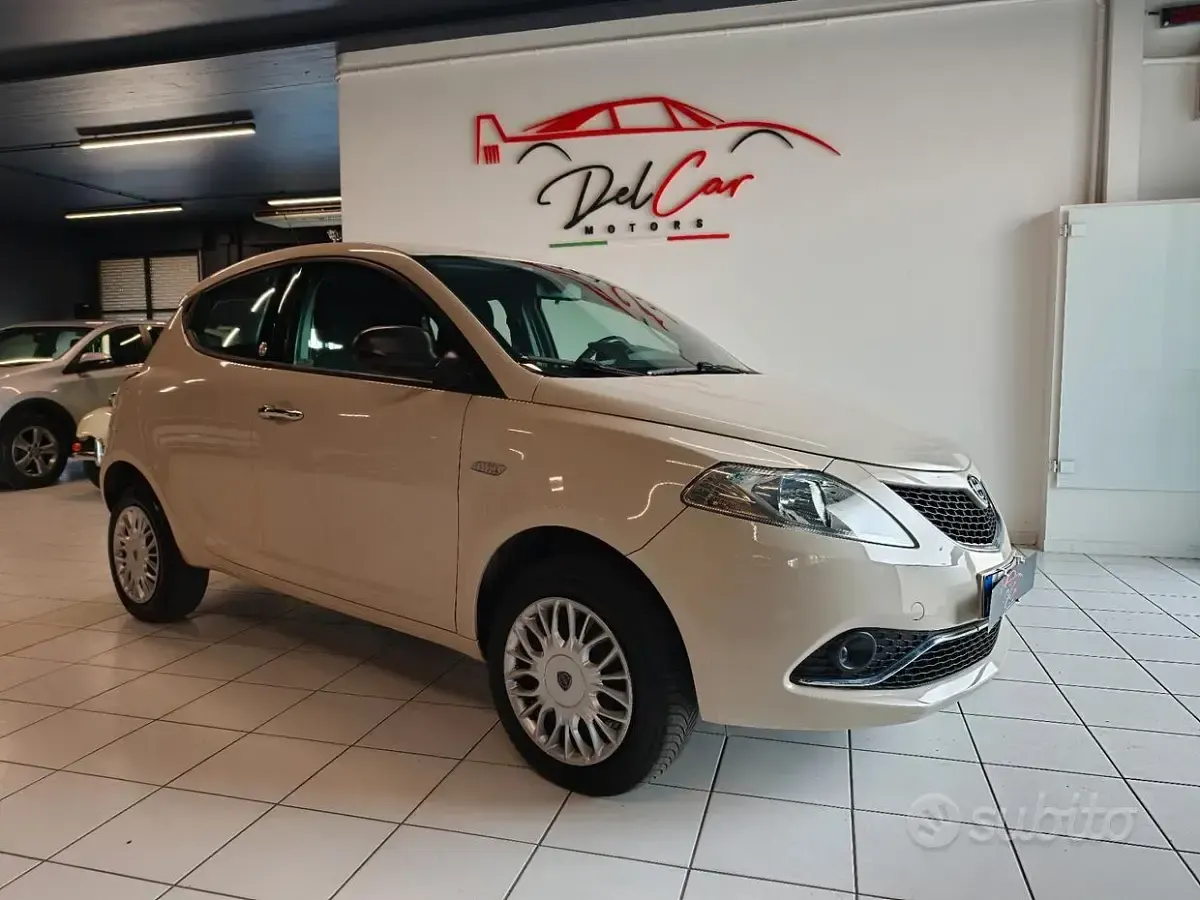 Usata Lancia Ypsilon Gold 80 CV (58 kW) 2016 Utilitaria