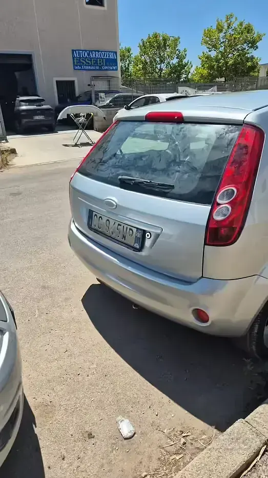 Usata Ford Fiesta 68 CV (50 kW) 2003 Grigio Utilitaria