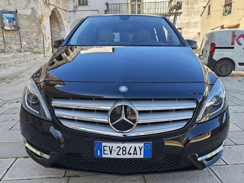 Usata Mercedes B180 Premium 109 CV (80 kW) 2014 Nero Utilitaria