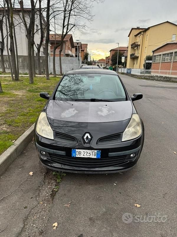 Usata Renault Clio II 98 CV (72 kW) 2006 Nero Berlina