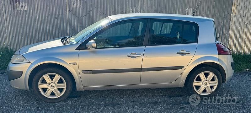 Usata Renault Mégane II Dynamique 105 CV (77 kW) 2006 Grigio Berlina