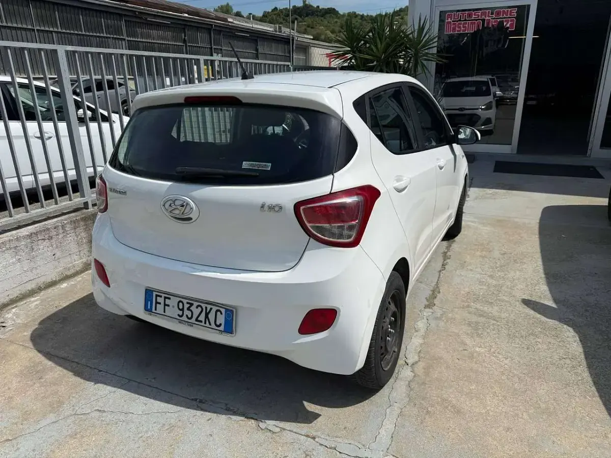 Usata Hyundai i10 Edition 67 CV (49 kW) 2016 Bianco Utilitaria