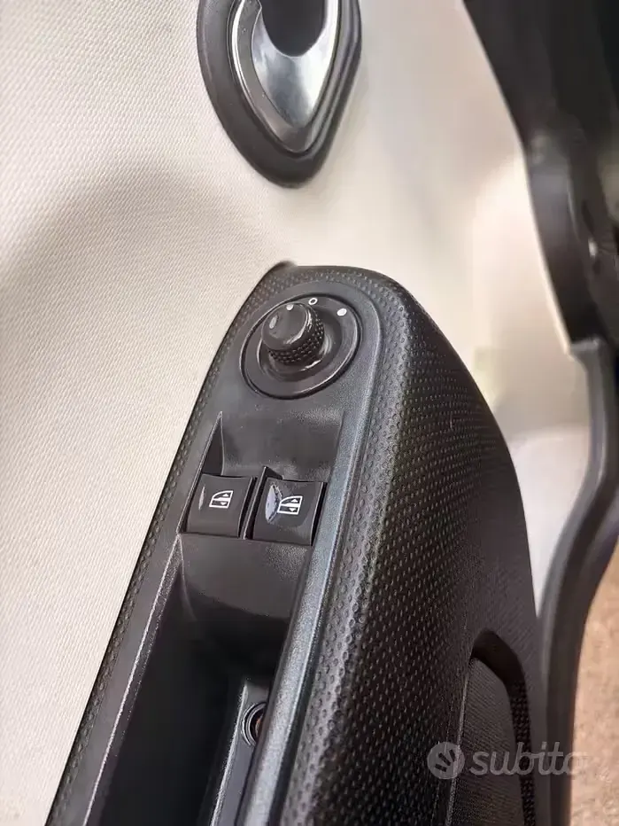 Usata Renault Twingo SE 69 CV (50 kW) 2016 Bluazzurro Utilitaria