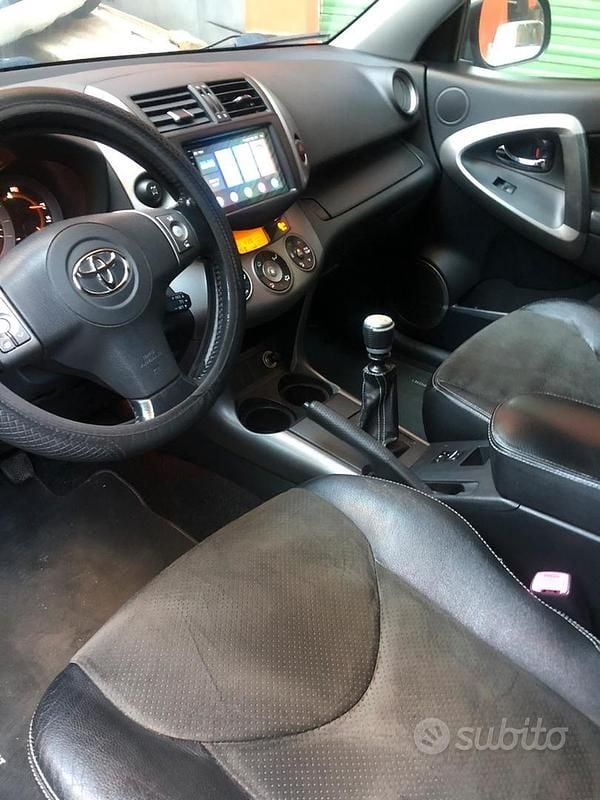 Usata Toyota RAV4 143 CV (105 kW) 2007 Nero SUV
