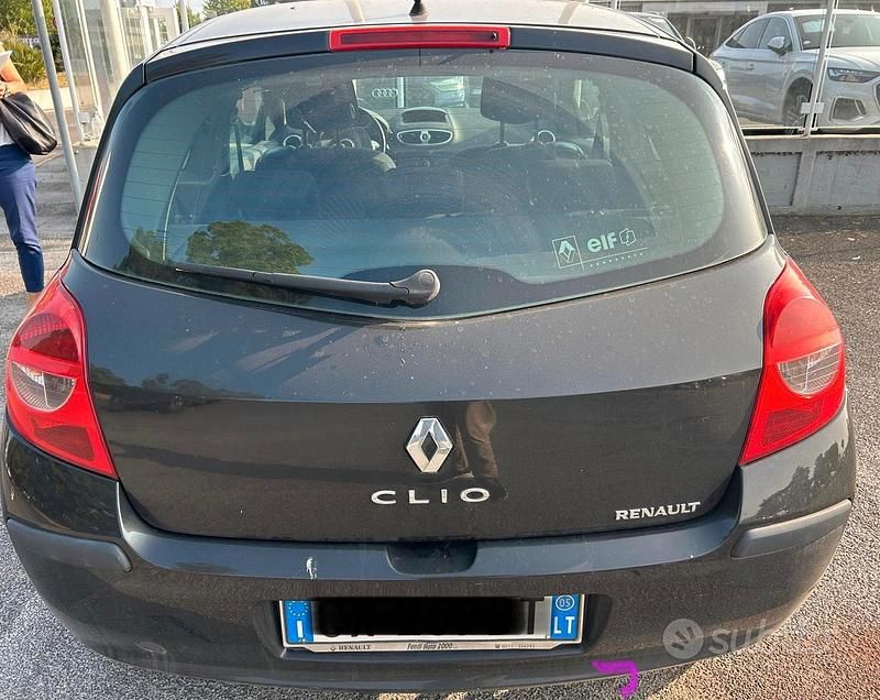 Usata Renault Clio II Dynamique 68 CV (50 kW) 2005 Nero Utilitaria
