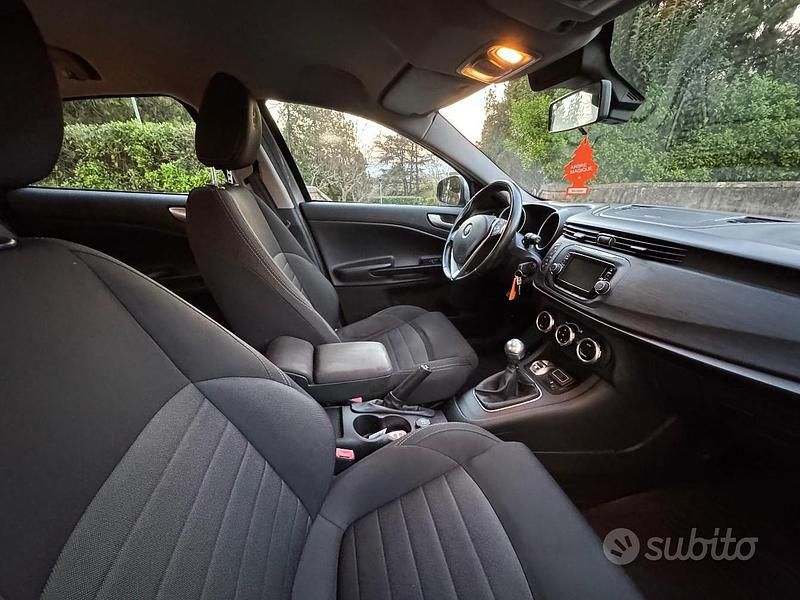 Usata Alfa Romeo Giulietta Super 120 CV (88 kW) 2017 Grigio Utilitaria
