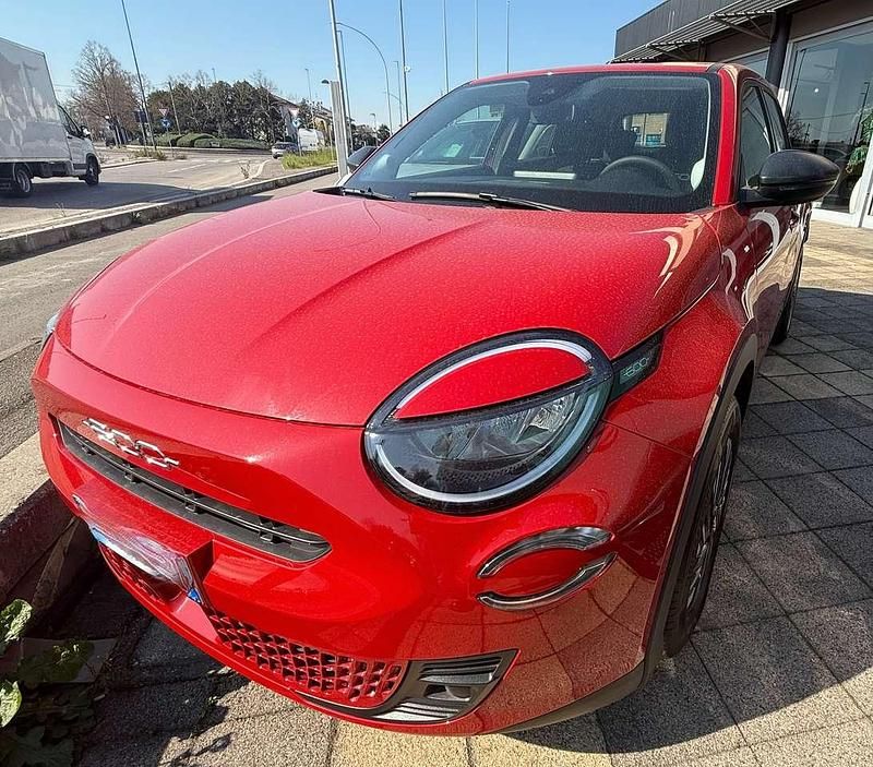 Usata Fiat 600 Business 101 CV (74 kW) 2025 Rosso SUV