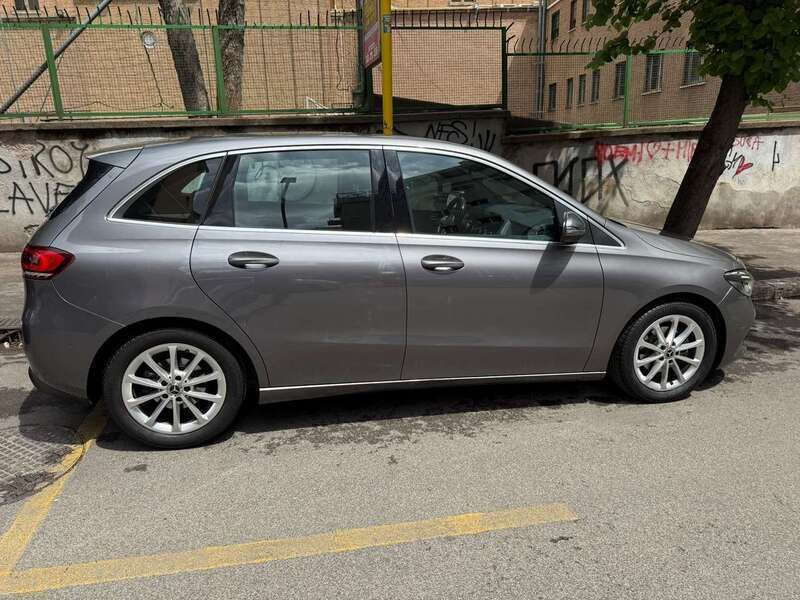 Grigio Usata 2019 Mercedes B180 Monovolume | 15.500 € (Super prezzo) - Immagine 1/4