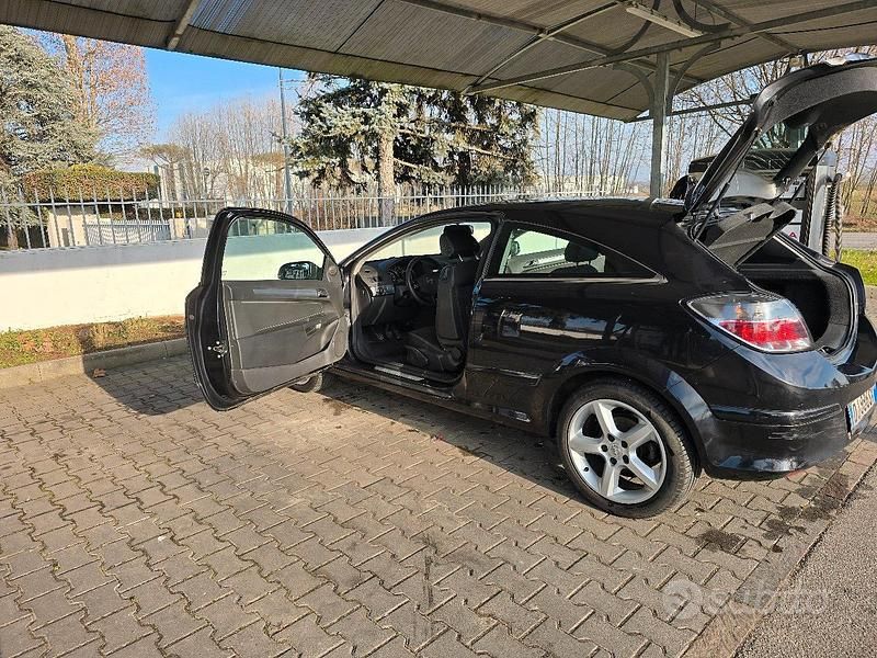 Usata Opel Astra GTC 2007 Nero Berlina