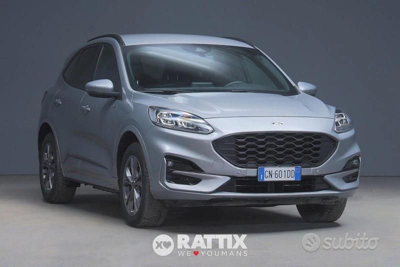 Usata Ford Kuga ST-Line X 152 CV (111 kW) 2023 Solar silver SUV
