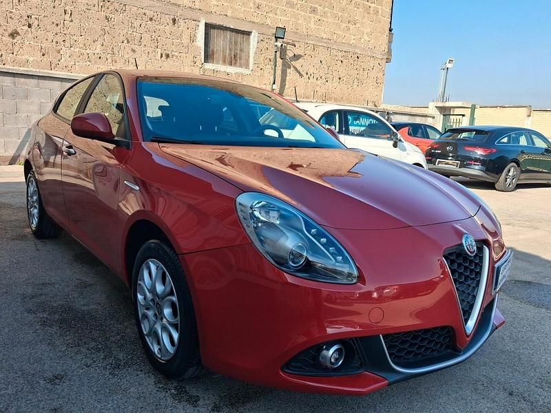 Rosso Usata 2020 Alfa Romeo Giulietta Tre volumi | 11.890 € (Buon prezzo) - Immagine 1/4