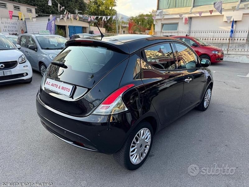 Usata Lancia Ypsilon Gold 95 CV (69 kW) 2016 Nero Utilitaria