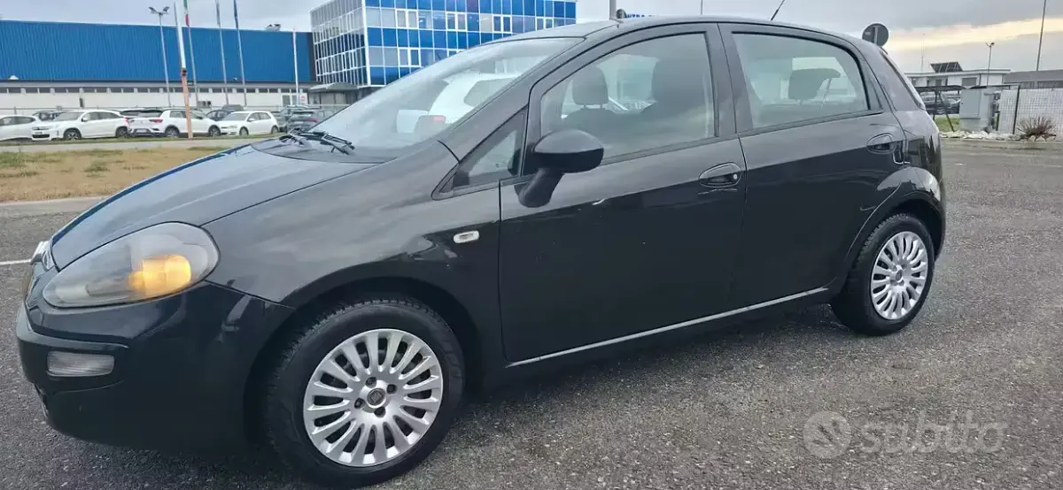 Usata Fiat Punto Evo Dynamic 69 CV (50 kW) 2011 Nero Utilitaria