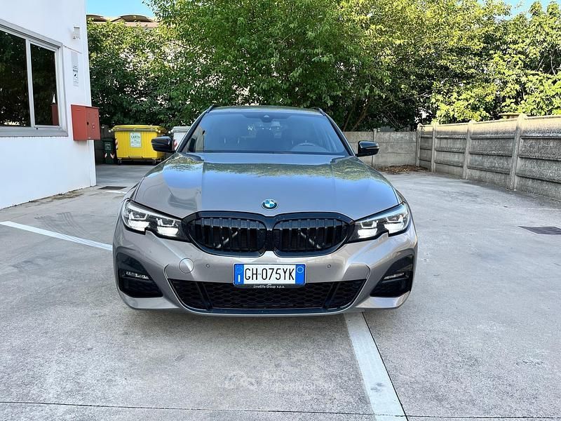 Usata BMW 318 150 CV (110 kW) 2022 Gray Station wagon