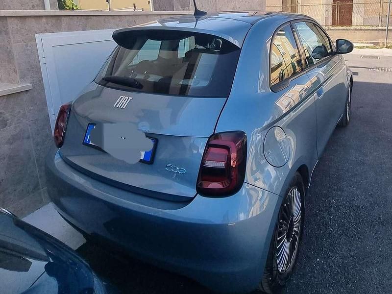 Usata Fiat 500e Icon 42 kW (58 CV) 2021 Blu/azzurro Cabrio