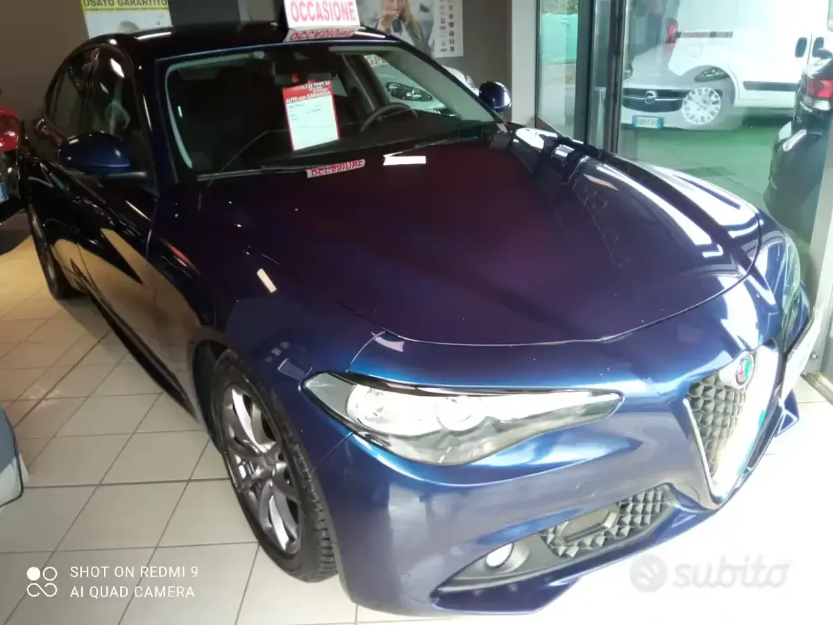 Usata Alfa Romeo Giulia 150 CV (110 kW) 2017 Bluazzurro Berlina