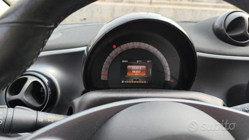 Usata Smart ForFour 71 CV (52 kW) 2016 Nero Utilitaria