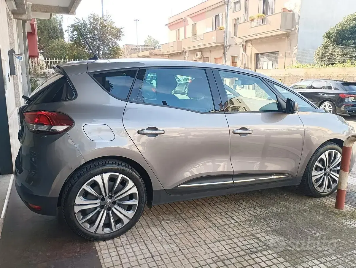 Usata Renault Scenic E-Tech Business 120 CV (88 kW) 2021 Grigio Monovolume