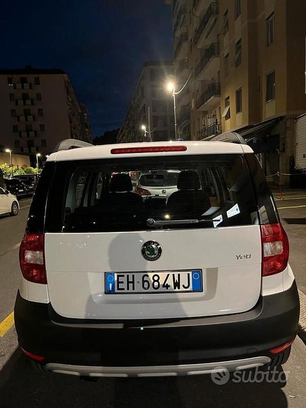 Usata Skoda Yeti Adventure 105 CV (77 kW) 2011 Bianco SUV