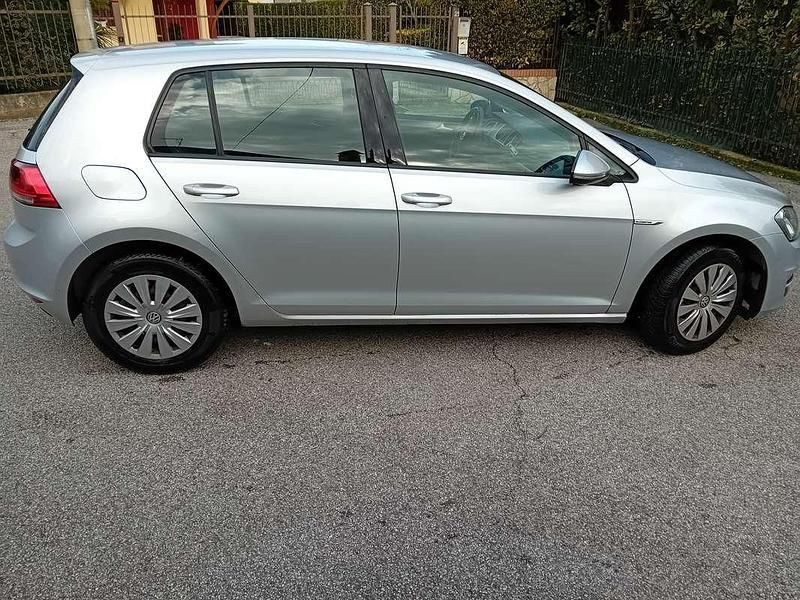 Usata VW Golf VII 110 CV (80 kW) 2015 Argento Berlina