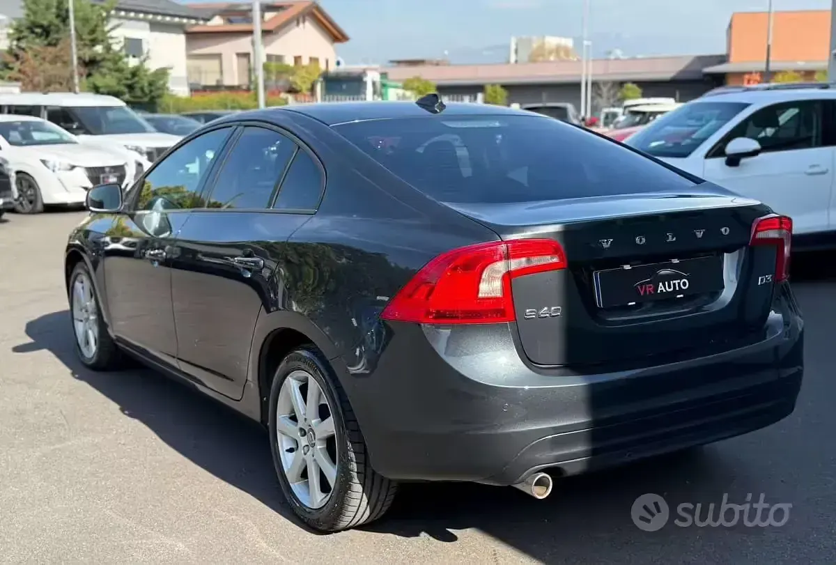 Usata Volvo S60 Momentum 150 CV (110 kW) 2016 Grigio Berlina