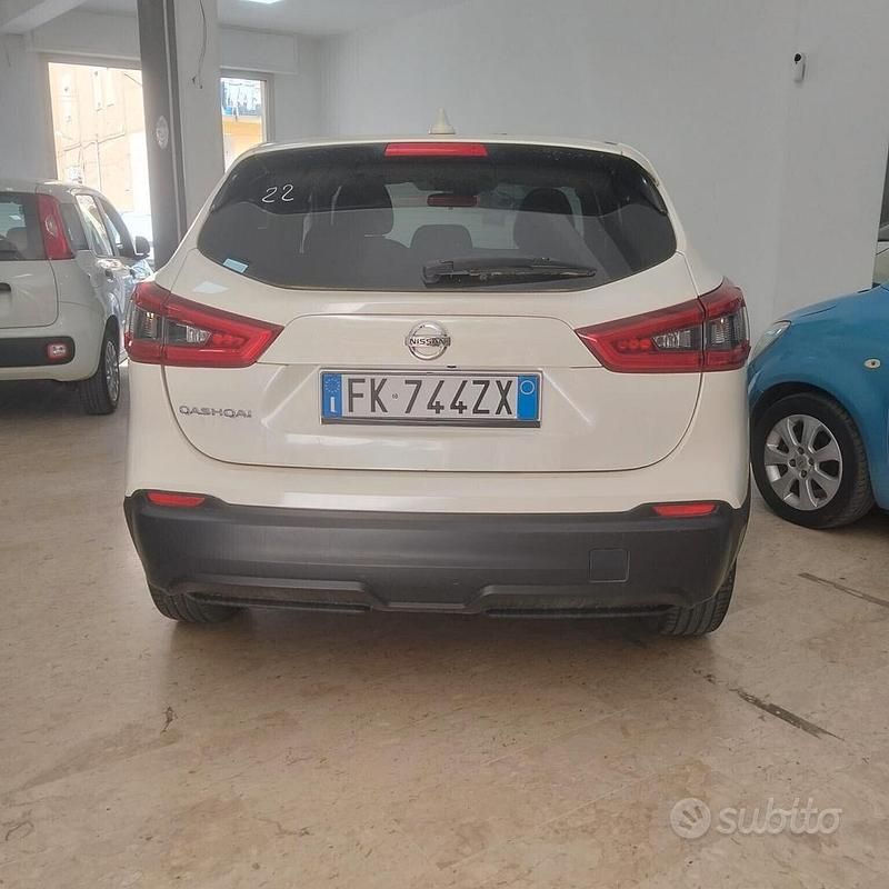 Usata Nissan Qashqai Tekna 110 CV (80 kW) 2017 Bianco SUV