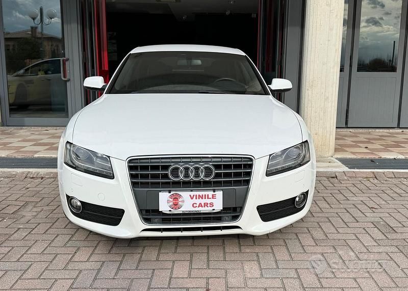 Usata Audi A5 Advanced 143 CV (105 kW) 2011 Bianco Coupé