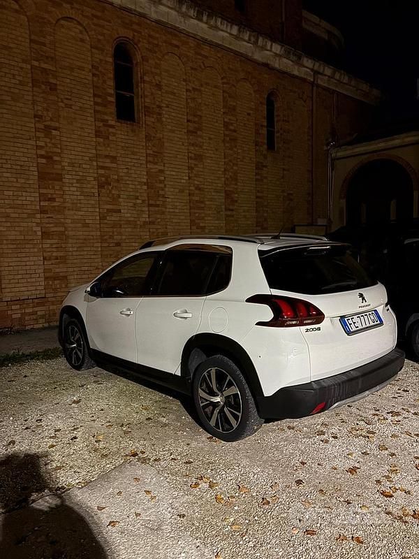 Usata Peugeot 2008 99 CV (72 kW) 2016 SUV