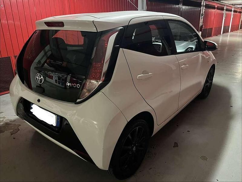 Usata Toyota Aygo X-pure 69 CV (50 kW) 2016 Utilitaria