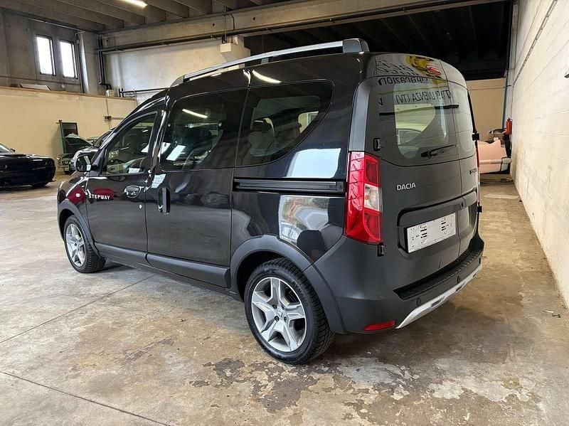 Gebraucht Dacia Dokker Stepway 95 PS (69 kW) 2020 Schwarz Van / Kleinbus
