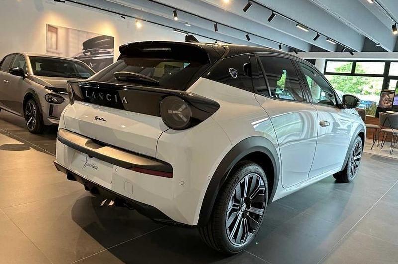 Nuova Lancia Ypsilon 101 CV (74 kW) 2026 Utilitaria