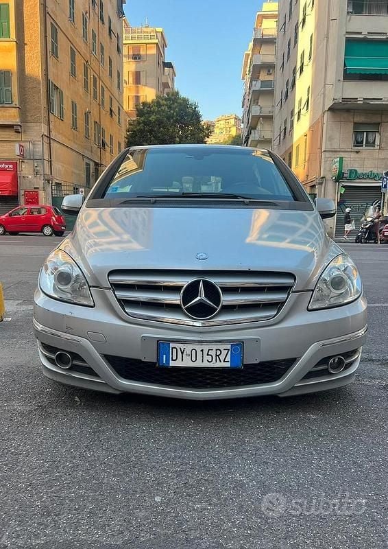 Usata Mercedes B180 109 CV (80 kW) 2009 Grigio Monovolume