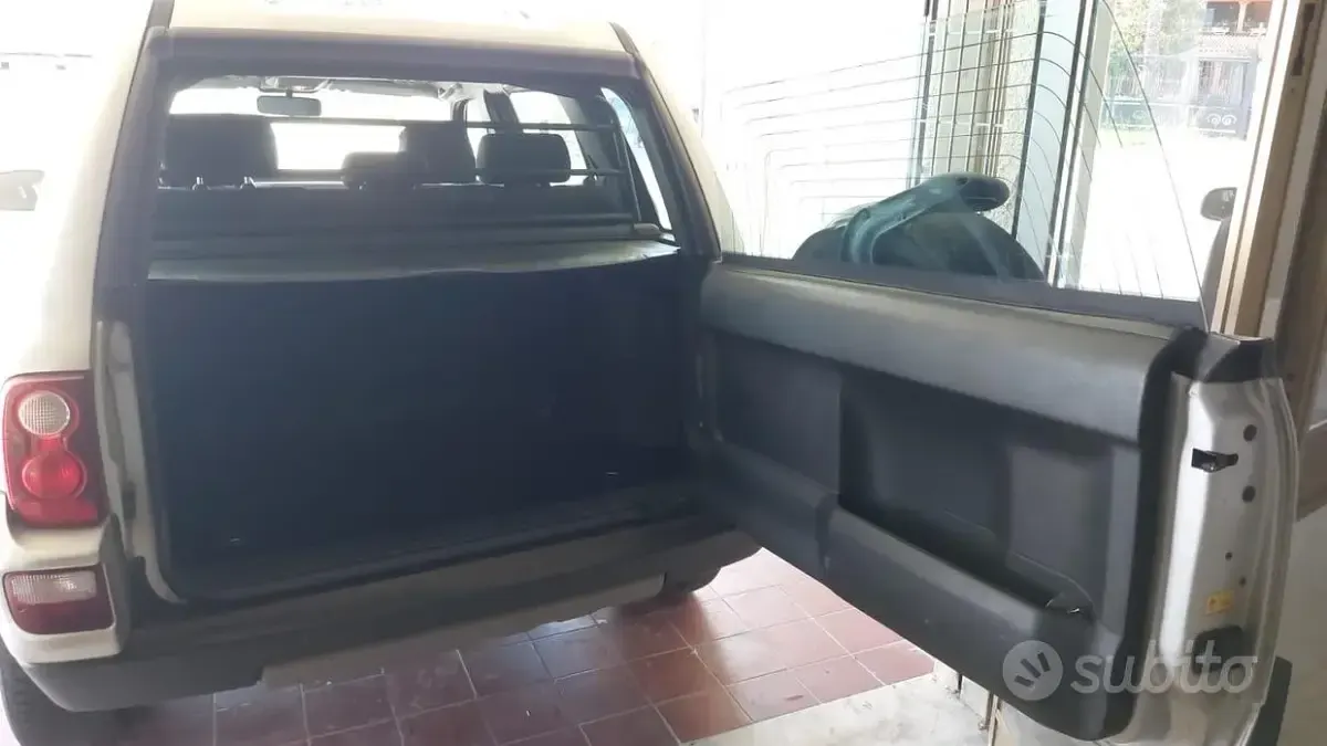 Usata Land Rover Freelander 109 CV (80 kW) 2003 Grigio SUV
