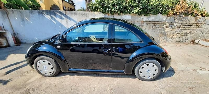 Usata VW New Beetle 90 CV (66 kW) 1998 Nero Utilitaria
