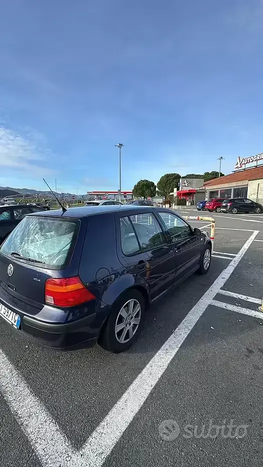 Usata VW Golf IV 75 CV (55 kW) 2002 Blu Berlina