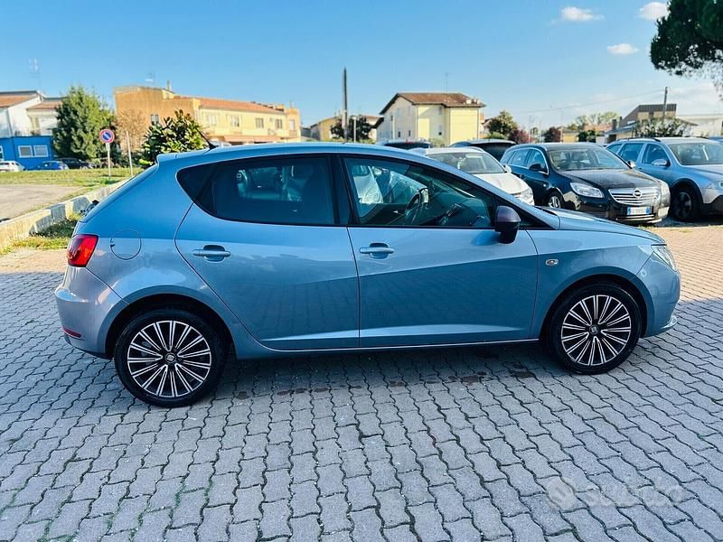 Usata Seat Ibiza CONNECT 75 CV (55 kW) 2016 Blu Berlina