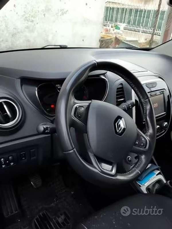 Usata Renault Captur Zen 90 CV (66 kW) 2017 Nero SUV