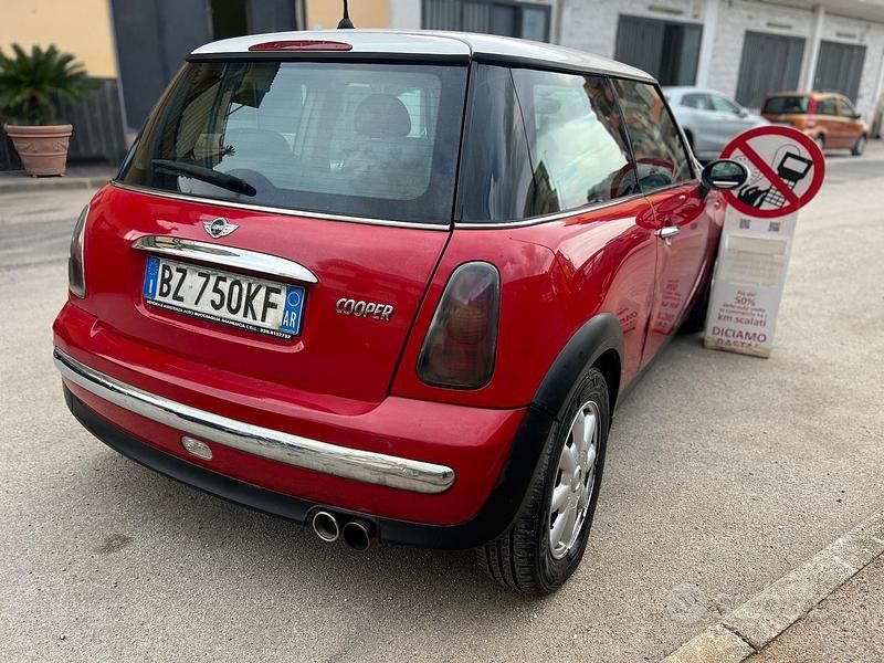 Käytetty Mini Cooper 116 HP (85 kW) 2002 Punainen Viistoperä